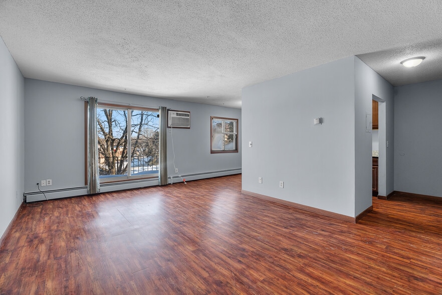 More Photos Of 7750 Silver Lake Rd, Mounds View Multifamily For Sale