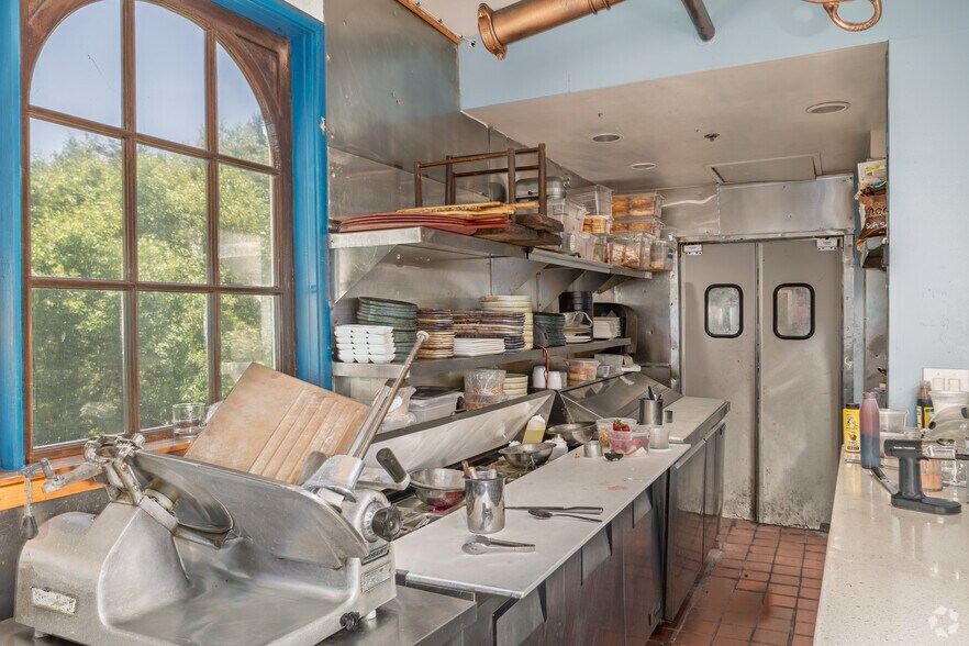 More Photos Of 315 Main St, Half Moon Bay Storefront Retail Office For Lease