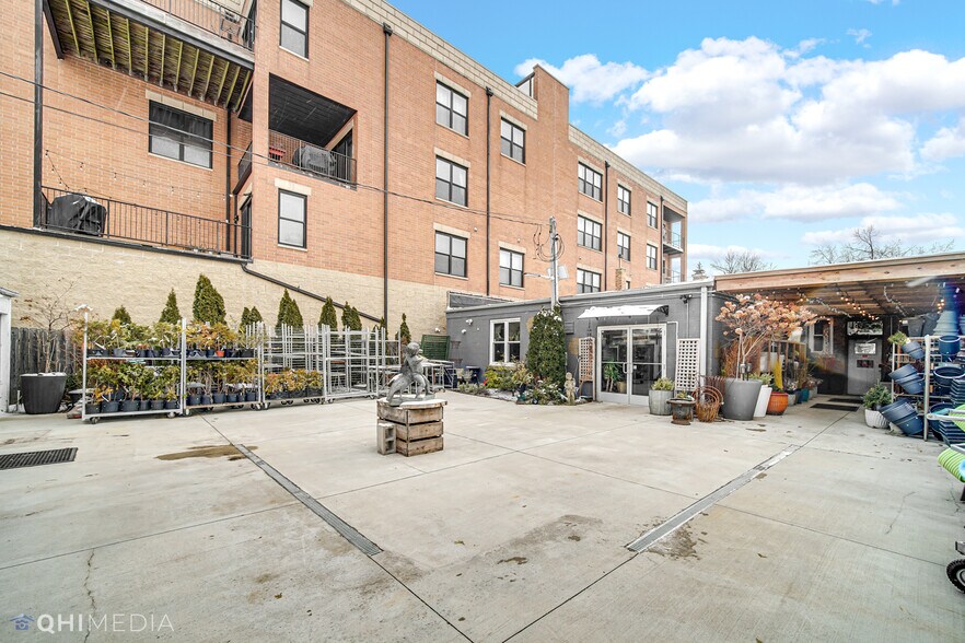 More Photos Of 2312 W Touhy Ave, Chicago General Retail For Sale