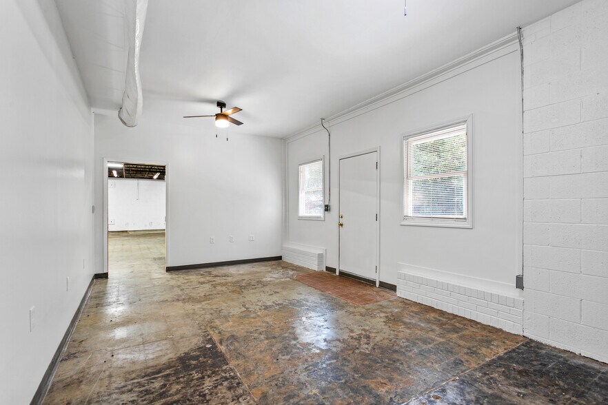 More Photos Of 504 Houston St, Greensboro Warehouse For Lease