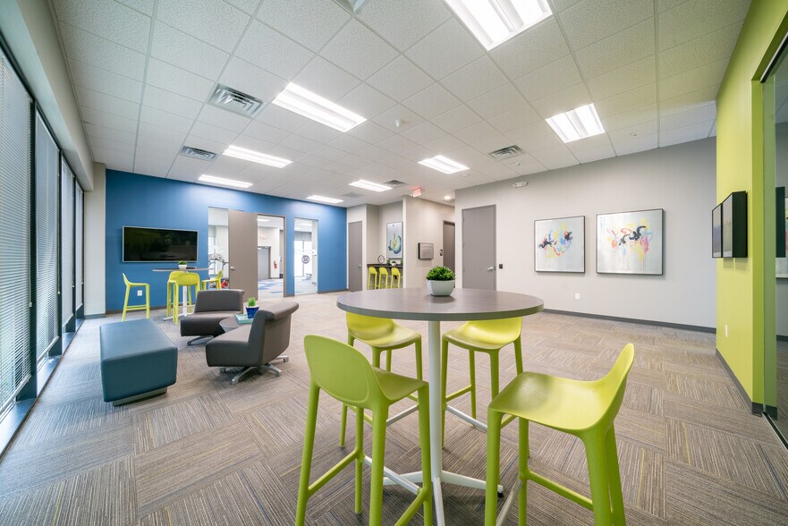 More Photos Of 425 Franklin Gateway SE, Marietta Unknown For Lease
