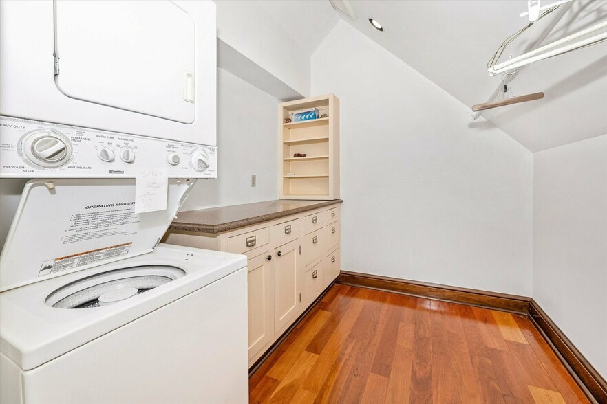 More Photos Of 806 Park Ave, Mount Airy Office For Sale