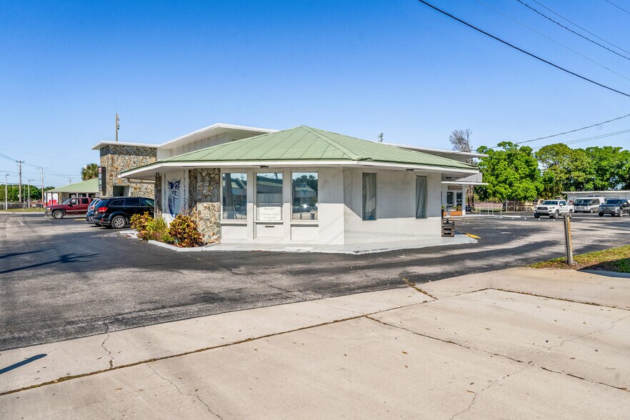 More Photos Of 1615 14th Ave, Vero Beach Medical For Sale