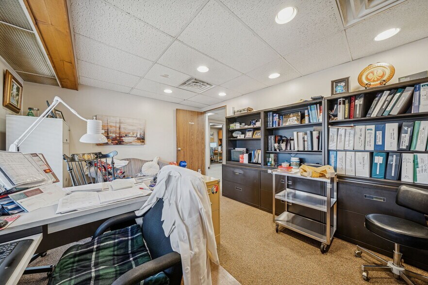 More Photos Of 985 Penn St, Brackenridge Medical For Sale