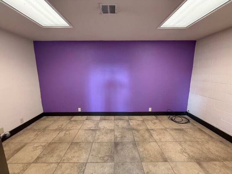 More Photos Of 3931 Holly St, Denver Manufacturing For Lease