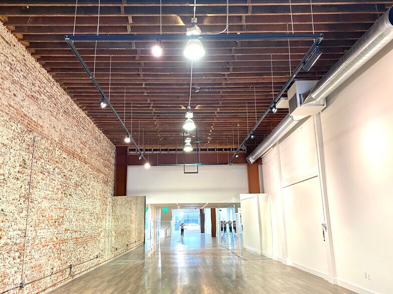 More Photos Of 901-907 S Hill St, Los Angeles Storefront For Lease