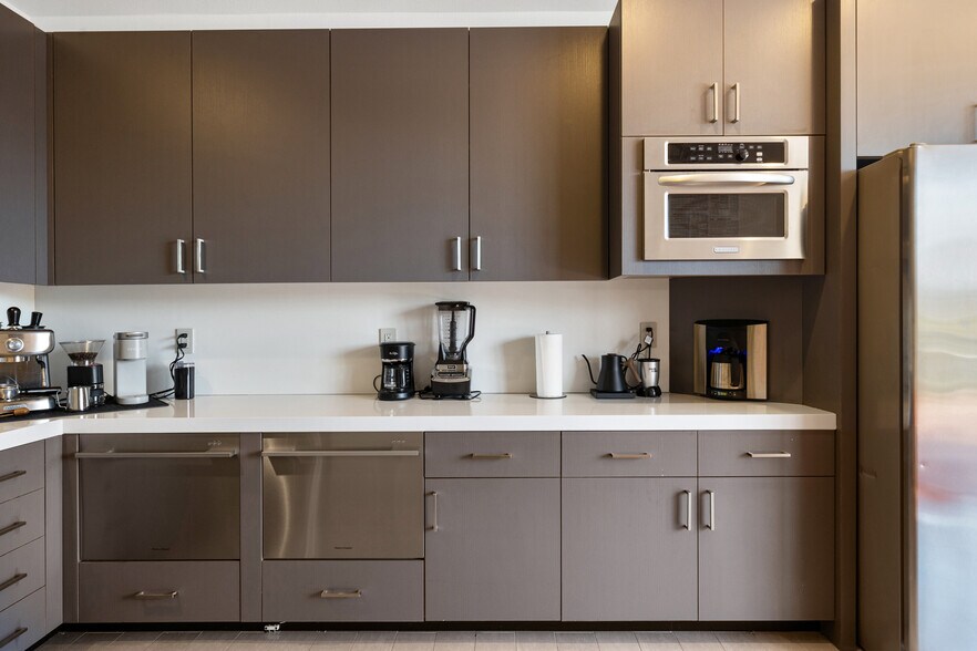 More Photos Of 74399 Hwy 111, Palm Desert Office For Sale