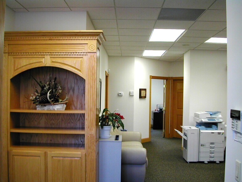 More Photos Of 1881 NW Station Parkway, Andover Office Residential For Lease
