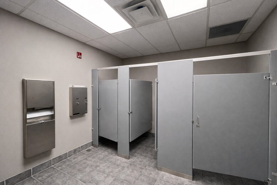 More Photos Of 37 Sandstone Cir, Jackson Medical For Lease