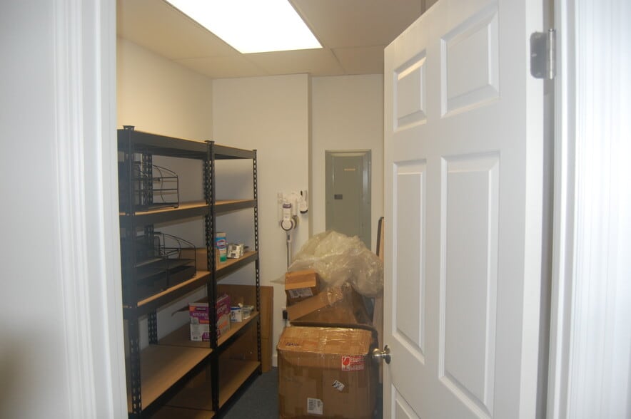 More Photos Of 301 S Tubb St, Oakland Office For Lease