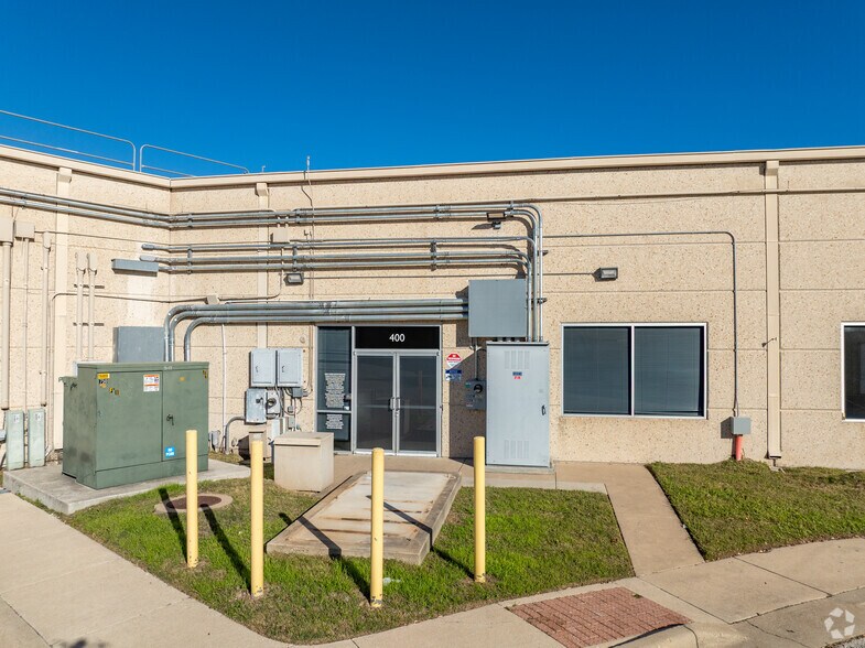 More Photos Of 9229 Waterford Centre Blvd, Austin Office For Lease