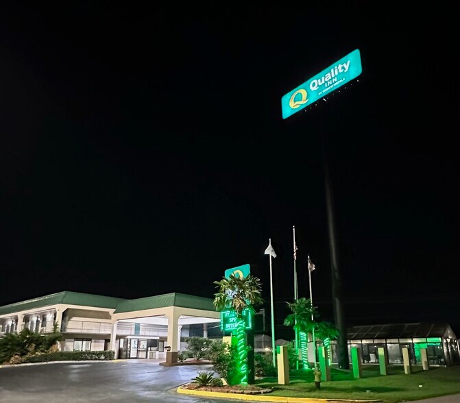 More Photos Of 115 Chapman Rd, Byron Hotel For Sale