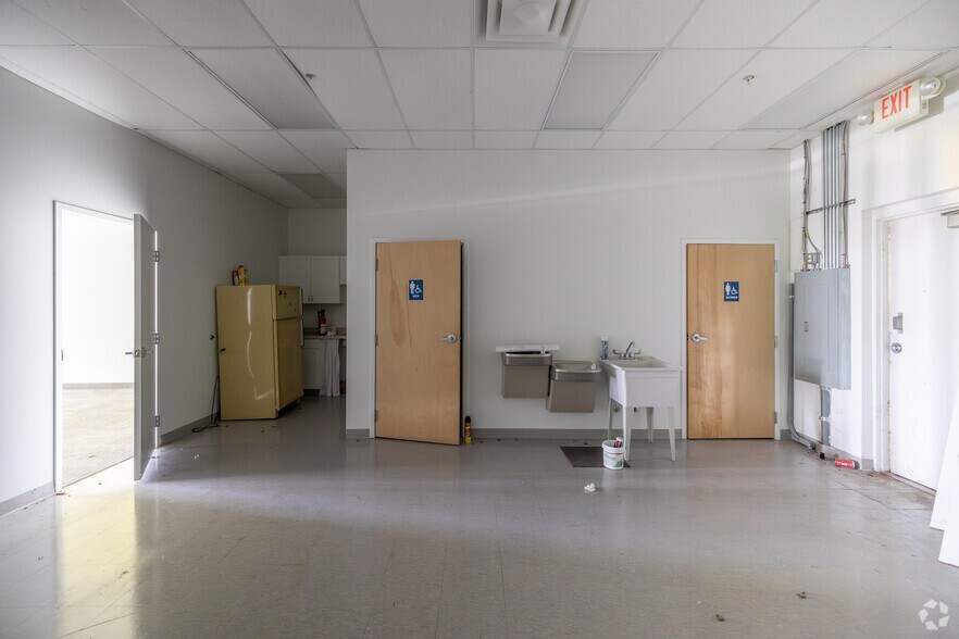 More Photos Of 203 Cedar Springs Rd, Spartanburg Unknown For Lease