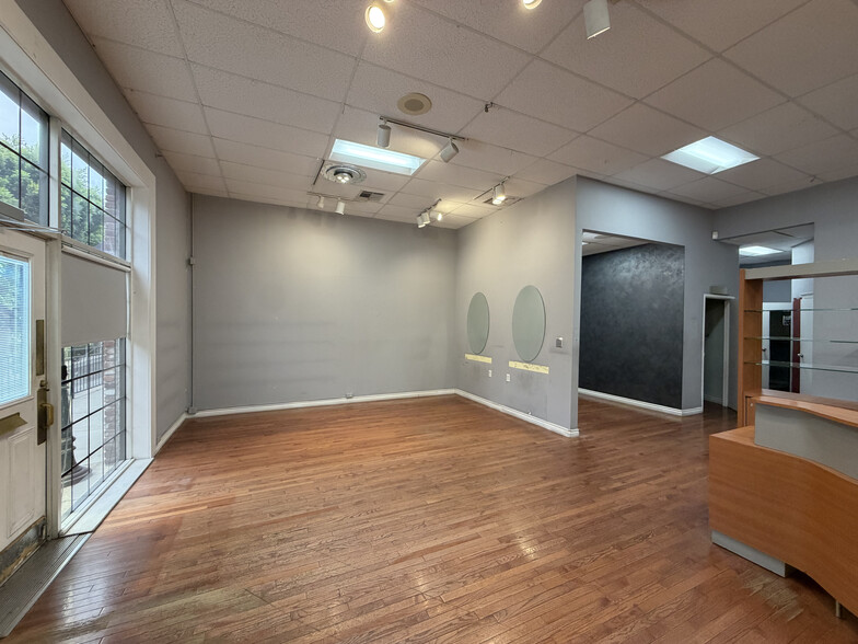 More Photos Of 19350 Business Center Dr, Northridge Storefront Retail Office For Lease