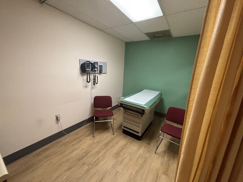 More Photos Of 112 Surgical Blvd, Seneca Medical For Sale