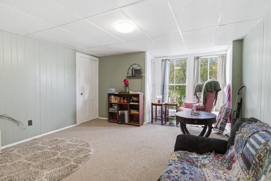 More Photos Of 198 N Main St, Salem Storefront Retail Residential For Sale