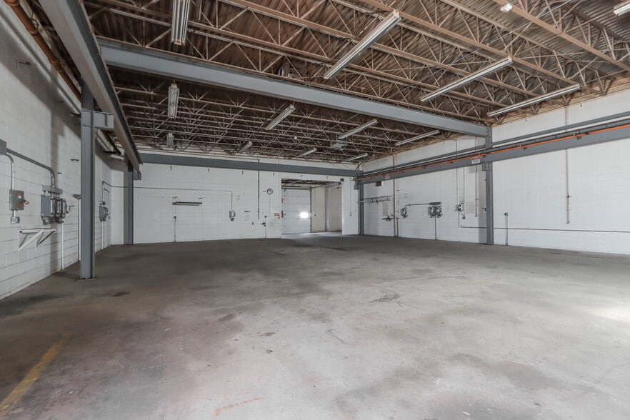 More Photos Of 301 W Military Rd, Rothschild Warehouse For Lease