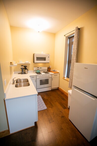 More Photos Of 201 N Main St, Elkader Flex For Sale