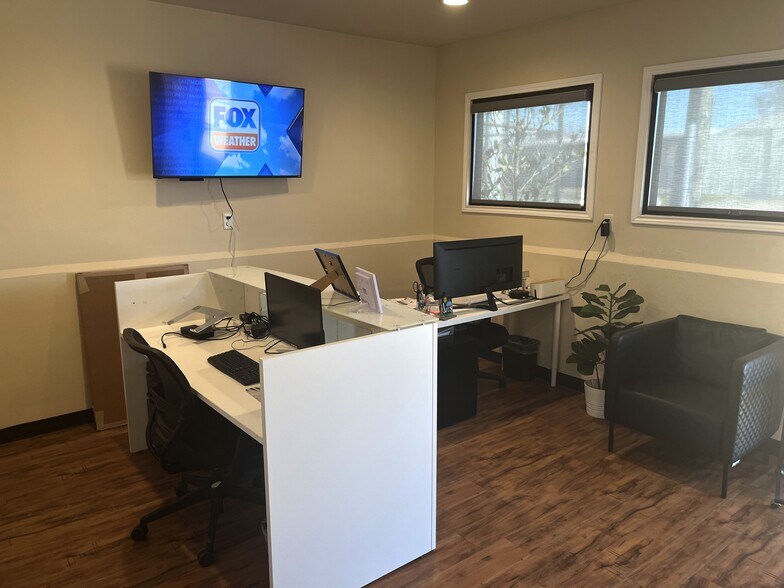 More Photos Of 418 Clifton Dr, Houston Warehouse For Sale