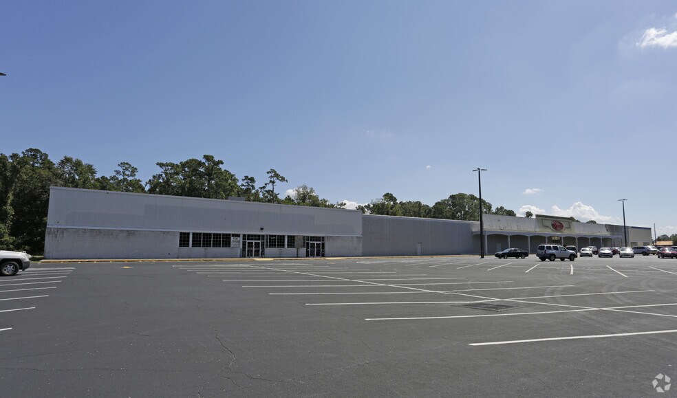 Primary Photo Of 9459 Lem Turner Rd, Jacksonville Unknown For Lease