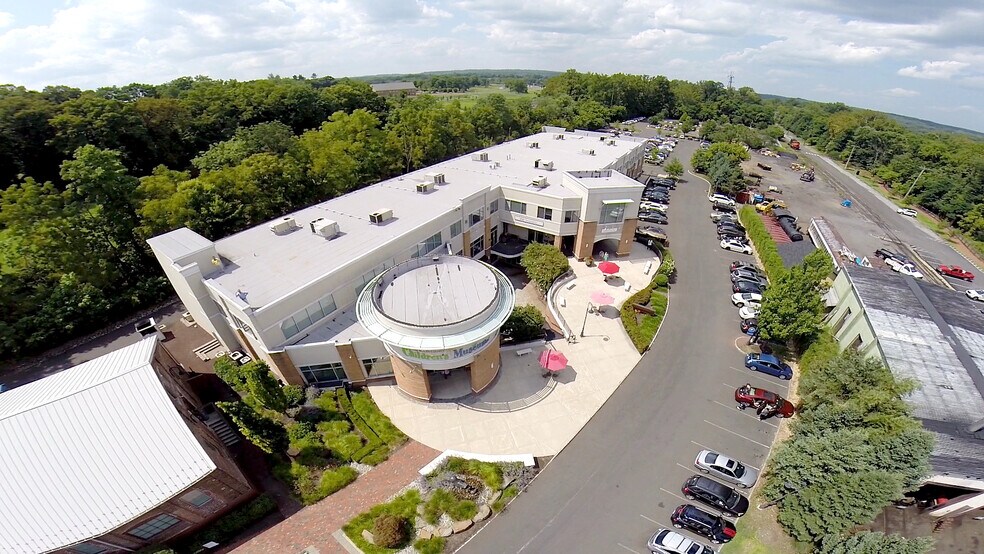 More Photos Of 400 Union Square Dr, New Hope Bar For Lease