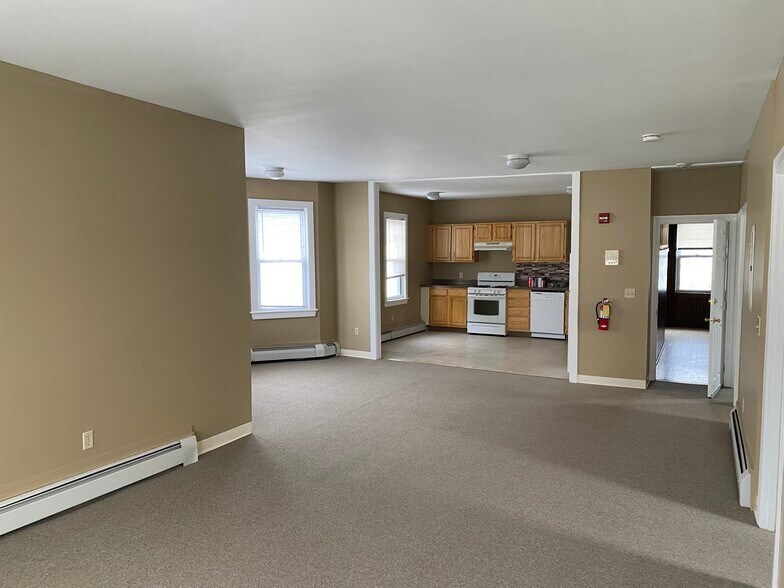 More Photos Of 512 N Front St, New Bedford Storefront Retail Residential For Sale