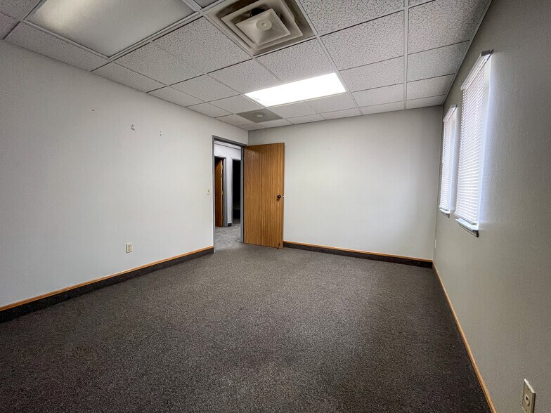 More Photos Of 2821 Plant St, Rapid City Flex For Lease