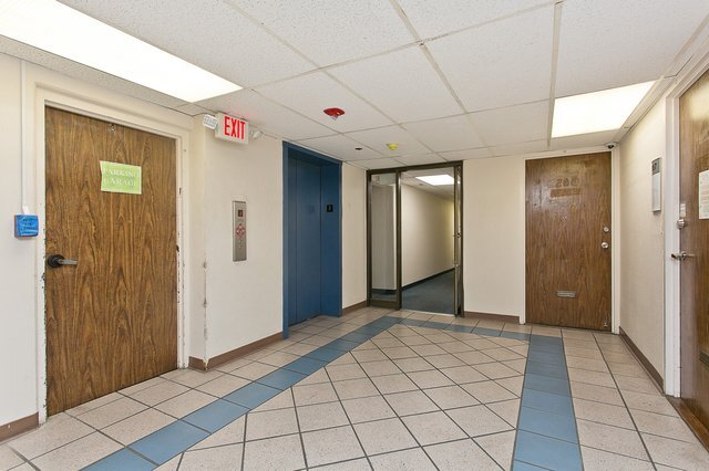 More Photos Of 438-444 Hobron Ln, Honolulu Office For Sale