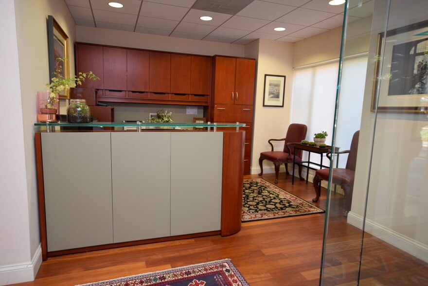 More Photos Of 252 N Washington St, Falls Church Office For Lease