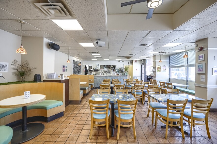 More Photos Of 369 Keele St, Toronto Restaurant For Lease