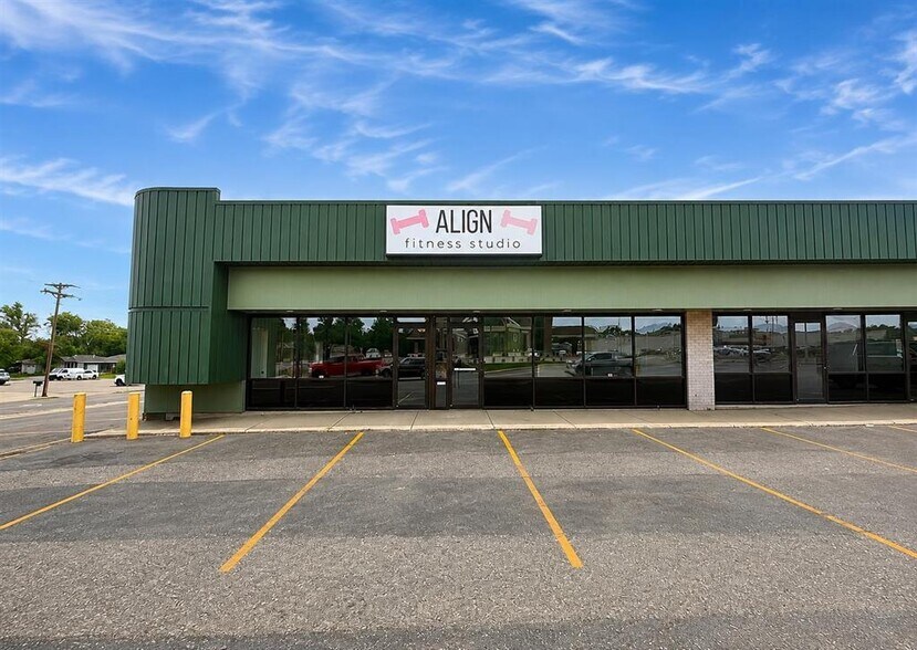 Primary Photo Of 1601 S Broadway, Minot Freestanding For Lease