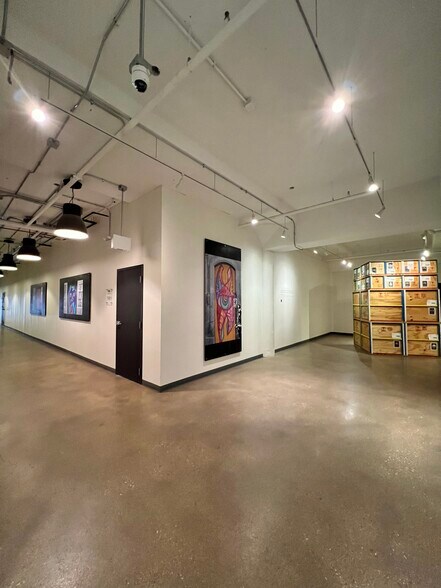 More Photos Of 1010 W 35th St, Chicago Flex For Lease