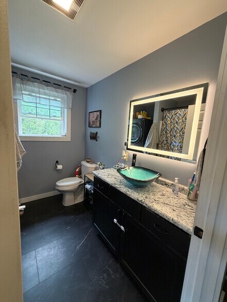More Photos Of 237 N Bennington Rd, Bennington Flex For Sale