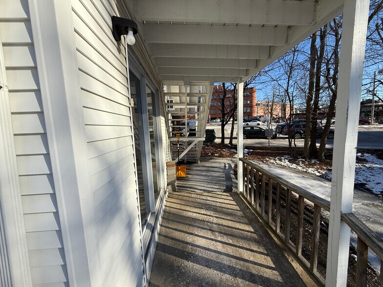 More Photos Of 8-10 Essex St, Andover Storefront Retail Office For Lease