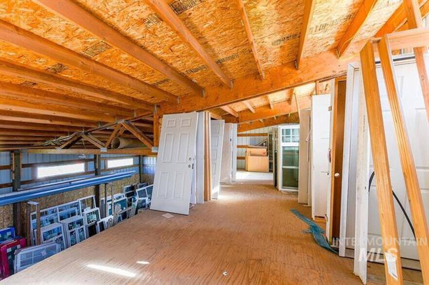 More Photos Of 603 & 621 N Main St, Moscow Distribution For Sale