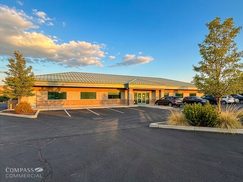 Primary Photo Of 20706 High Desert Ln, Bend Research And Development For Lease