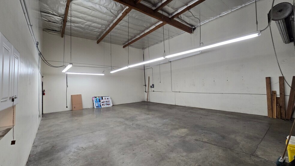 More Photos Of 2001 Hawkins Circle, Los Angeles Warehouse For Lease