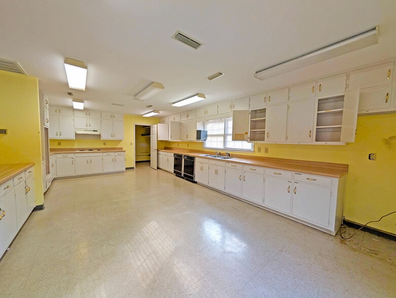 More Photos Of 461 Choccolocco Rd, Anniston Religious Facility For Sale