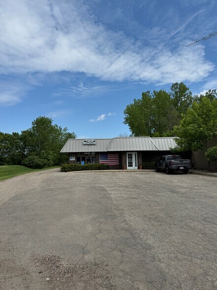 More Photos Of 522 Faxon Rd N, Norwood Young America Medical For Sale