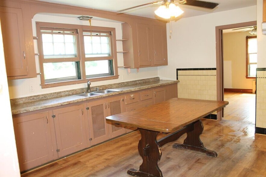 More Photos Of 26 Edgewood Pl, Meriden Office For Sale