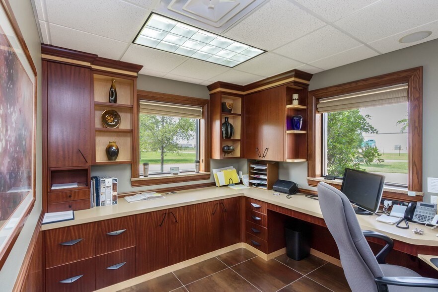 More Photos Of 801 62nd St, Marion Showroom For Sale