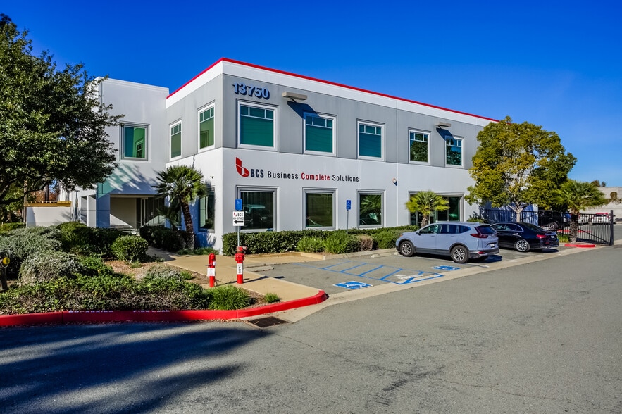 More Photos Of 13750 Danielson St, Poway Warehouse For Sale