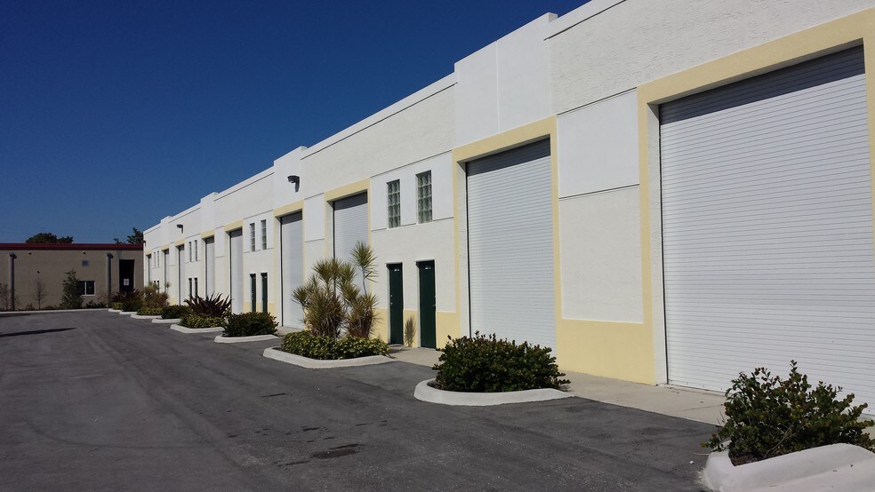 More Photos Of 2937 Ravenswood Rd, Fort Lauderdale Self Storage For Sale