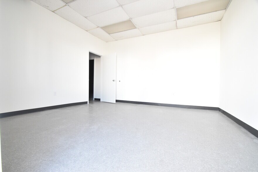 More Photos Of 6030-6040 Brittmoore Rd, Houston Warehouse For Lease