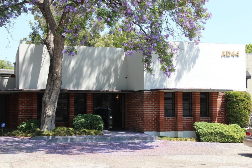 Primary Photo Of 44 S Mentor Ave, Pasadena Office For Lease