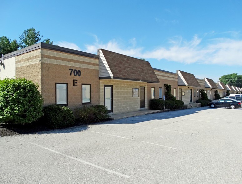 More Photos Of 300 Cornell Dr, Wilmington Flex For Sale