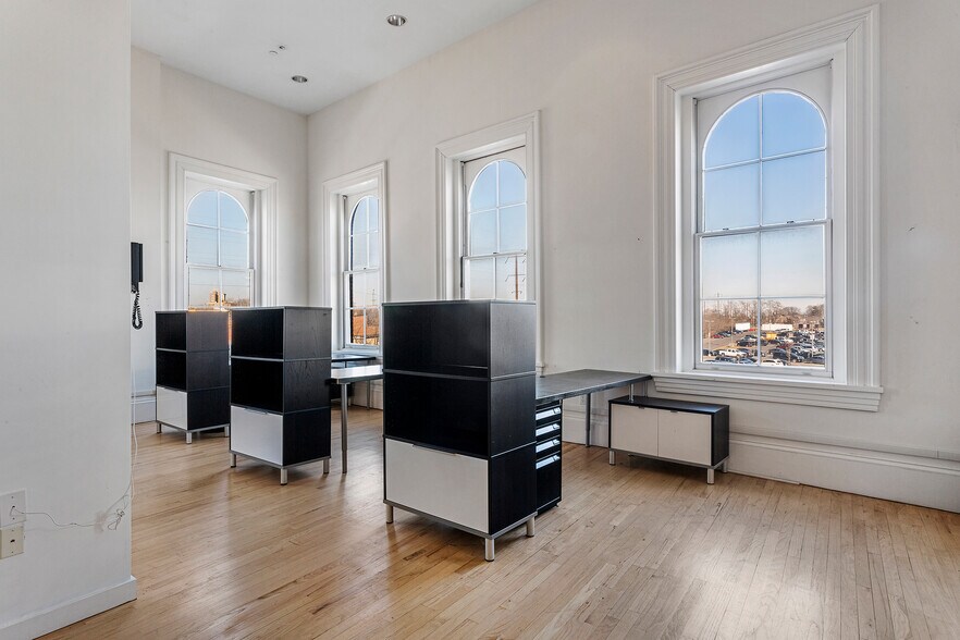 More Photos Of 439-451 S Broad St, Trenton Office For Lease