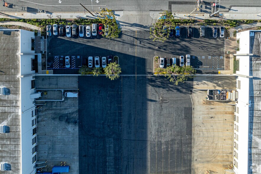 More Photos Of 14001-14007 Rosecrans Ave, La Mirada Warehouse For Lease