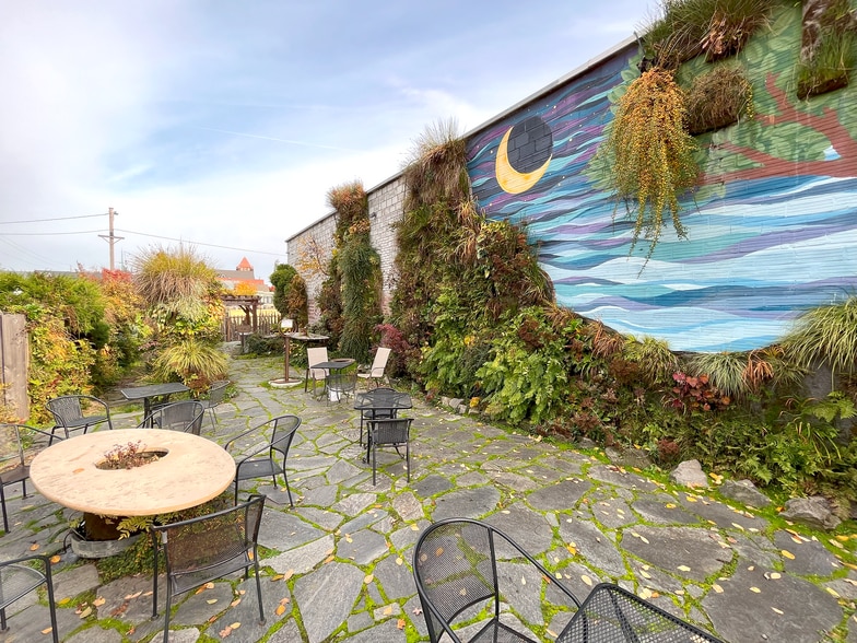 More Photos Of 623 7th St, Oregon City Restaurant For Sale