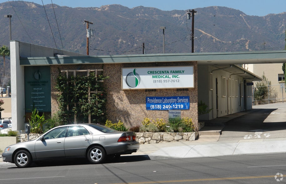 Primary Photo Of 2048 Montrose Ave, Montrose Medical For Lease